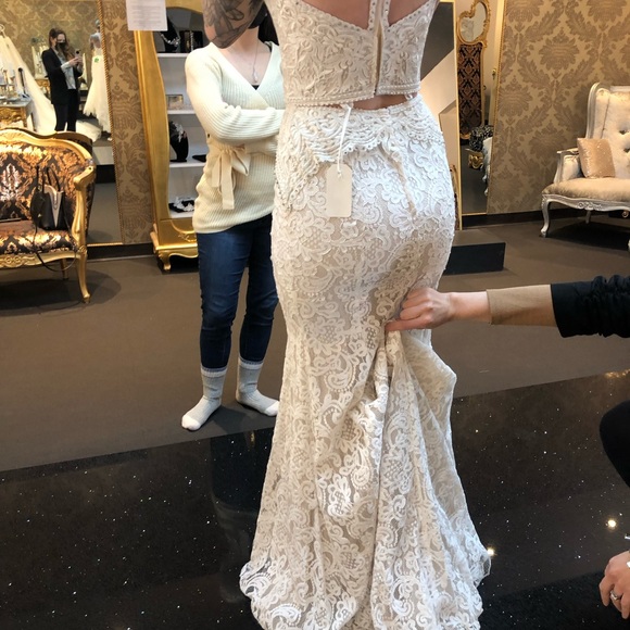 Two piece wedding dress. BRAND NEW. NEVER WORN. READY TO WEAR. - Picture 7 of 8